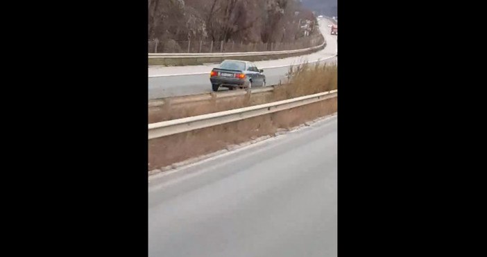 Потребител качи в социалната мрежа Facebook клип който показва кола