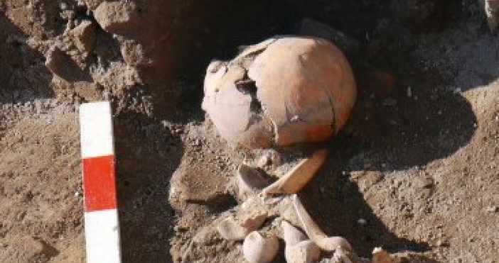 Снимка Plovdiv24 bgСредновековно погребение разкриха археолозите в сърцето на Пловдив Скелетът разкрит