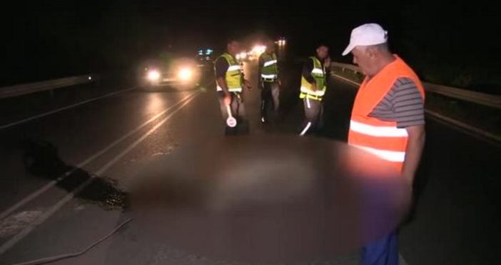 Кадър Vbox7 comКрава предизвика тежък инцидент на пътя Айтос Руен Опел катастрофира самостоятелно