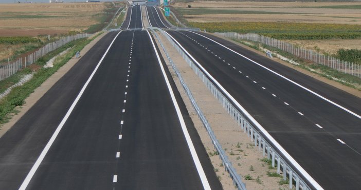 Снимка БулфотоДнес започва същинската част от експерименталния ремонт на магистрала Тракия стартирал