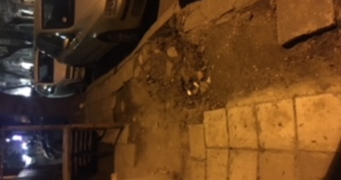 Снимка: ЧитателПремахнат е дънера на улица  Стефан Караджа“ до хотел Черно