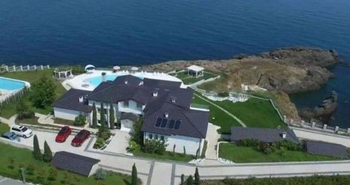 Снимка Канал 3Резиденцията на бизнесмена Иво Прокопиев в Созопол е