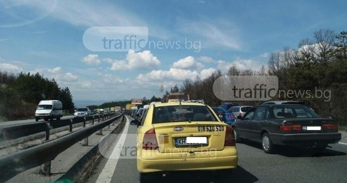 Снимка trafficnews bgПореден инцидент с камион на магистрала Тракия ТИР е аварирал