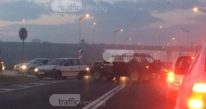 Снимка TrafficNews bgКатастрофа затруднява движението на един от изходите на Пловдив Инцидентът