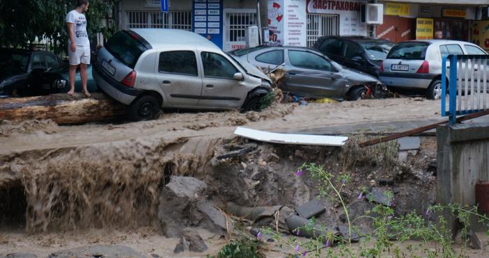 Близки на загиналите при наводнението във варненския квартал Аспарухово започват