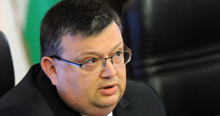 Главният прокурор Сотир Цацаров току що пристигна в Кърджали във връзка