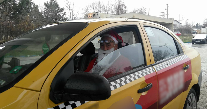 Забавни снимки на дядо Коледа каращ такси ни изпрати читател