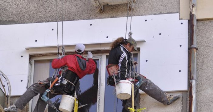 Снимка БулфотоПравителството одобри и втория милиард по програмата за саниране на многофамилните сгради Парите