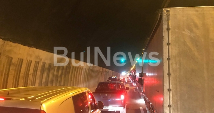 Снимки BulNews bgКилометрични задръствания са се образували на магистрала Хемус видя репортер
