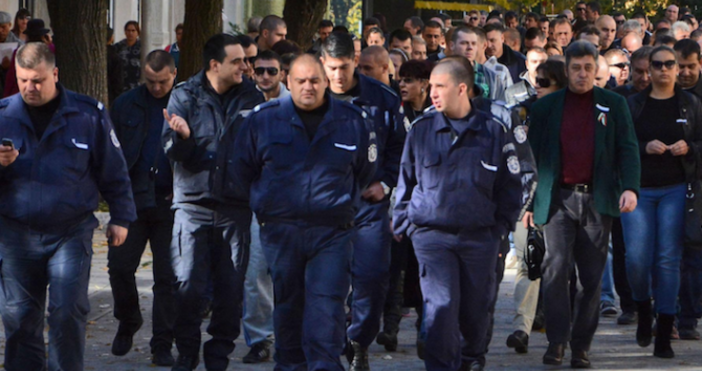 Снимка БулфотоМасов протест на полицаите и синдикатите в бранша в