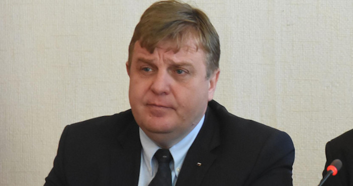Министърът на отбраната Красимир Каракачанов и председателите на синдикалните организации