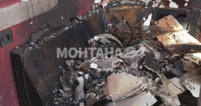 Снимки montana24 Появиха се първи снимки от големия пожар в жилищен