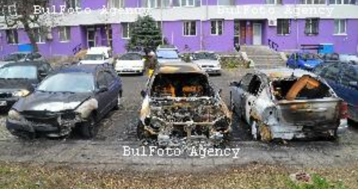 Снимки БулфотоТази нощ около 2 ч във Второ Районно управление