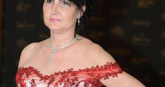 Синът на трагично починалата Мисис България Универсал Донка Стоянова изплака