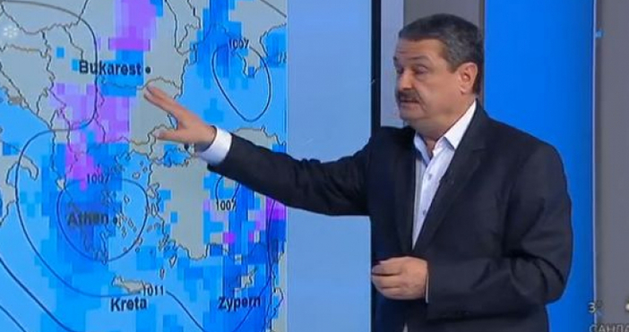 България в момента се намира между два циклона. Днес ще