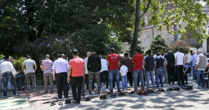 Снимка Булфото архив42 нелегални имигранти и бежанци са заловени в