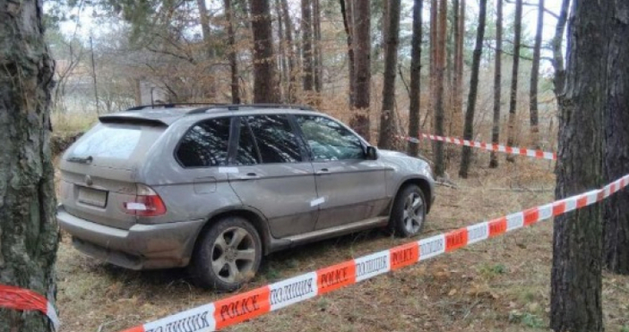 В гората над Нови Искър е намерена колата, която се