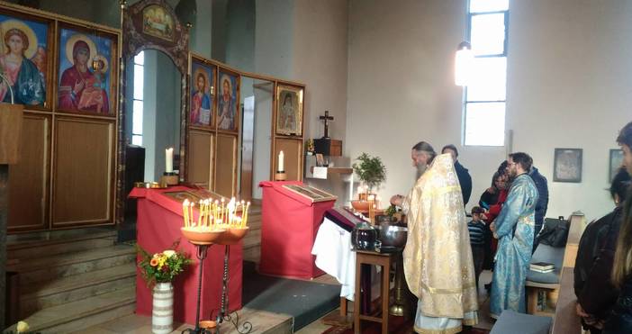 С божествена света литургия и водосвет за здраве българите живеещи
