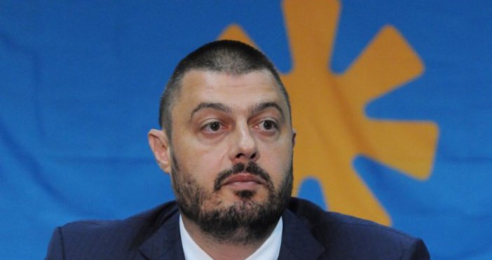 Снимка БулфотоНов скандал се разраства между евродепутата и бивш изпълнителен