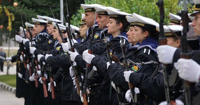 Снимки БулфотоДнес празнува Висшето военноморско училище Н Й Вапцаров