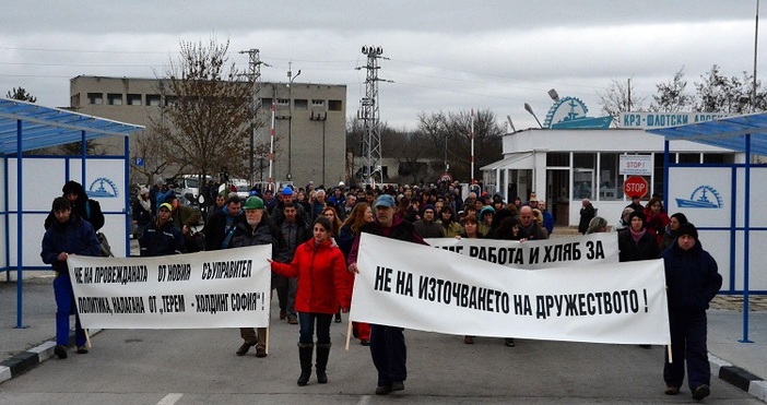 Снимки БулфотоРаботниците от завод Терем край Варна излязоха на протест 