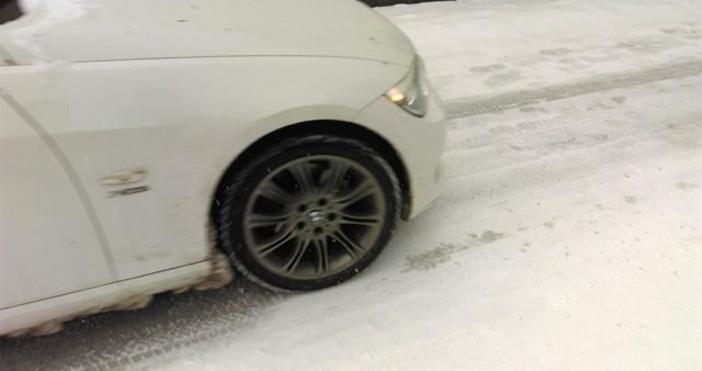 Нормална зимна обстановка за шофьорите се очертава в момента Снеговалежът