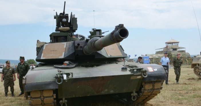 Турската армия прехвърли още десет танка на границата със Сирия