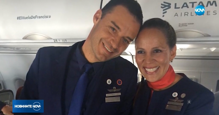 Папата ожени чилийска двойка на борда на самолет Младоженците които
