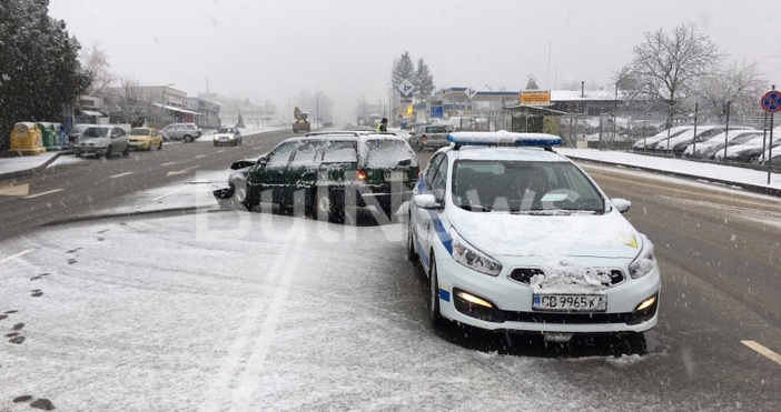 Тежка катастрофа е станала преди минути във Враца, видя само