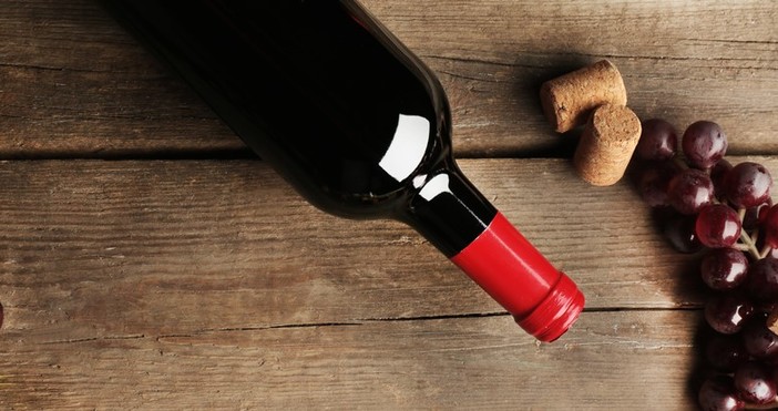 Експерти препоръчват да съхраняваме бутилките вино в хоризонтално положение тъй