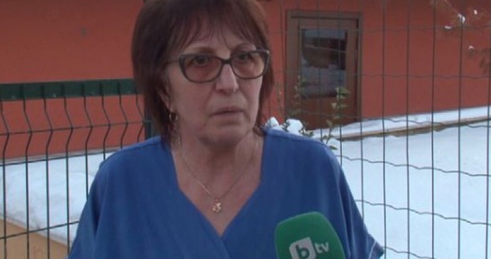 Служителката в социалния център Хризантема в Габрово за деца с