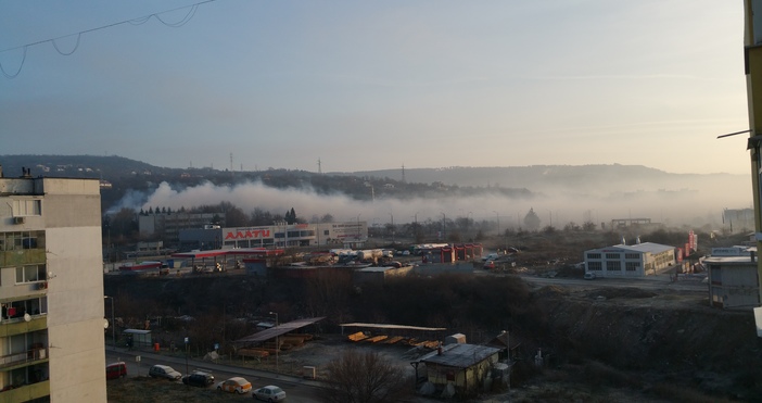 Читател изпрати до Петел снимки от района на от бившето