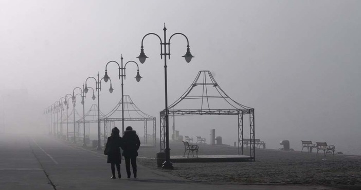 В момента над Варна свети слънце но тази сутрин градът