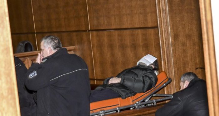 Снимки: БулфотоРуснакът Герман Костин се появи на носилка в съда. Днес Софийски градски