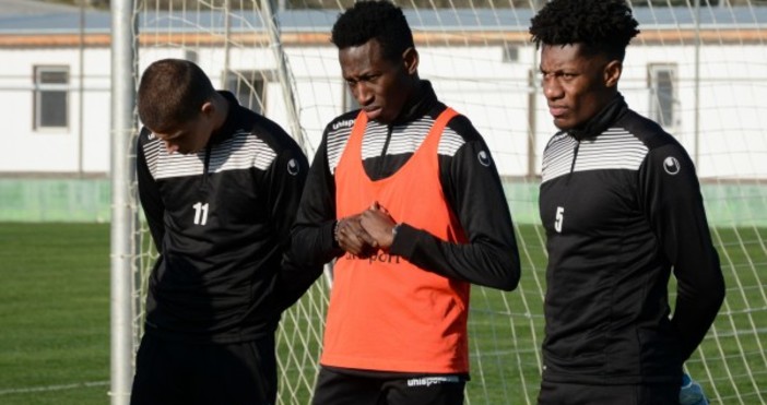 Черно море и Дунареа играят при 0 0 първото полувреме на