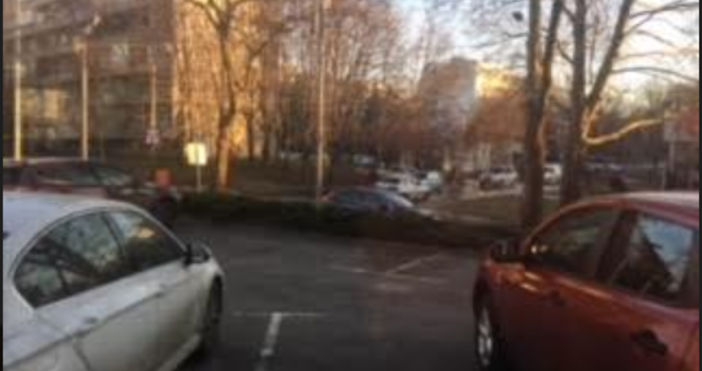 Огромна авария на ВиК има на ул Никола Вапцаров пред