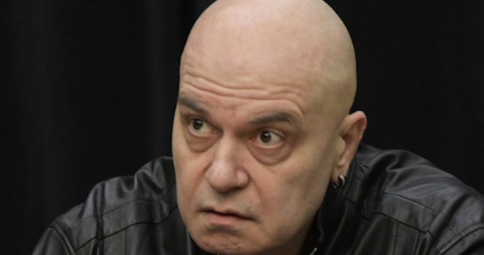 Слави Трифонов започва кастигна за политици от днес Шоуменът който