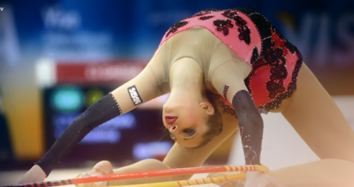 Световната шампионка с ансамбъла по художествена гимнастика Цветелина Стоянова се