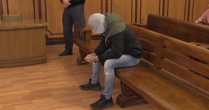 Русенският районен съд остави за постоянно в ареста 17-годишния ученик,