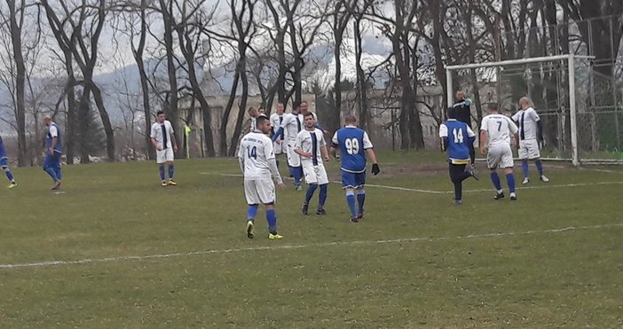 Отборът на Девня 2005 води срещу Спартак с 1 0