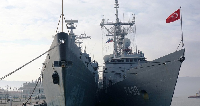 снимки БулфотоТри кораба на НАТО които понастоящем патрулират в Черно