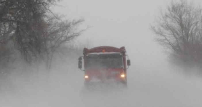 Снимка БулфотоВалежи от дъжд и сняг продължават да притискат цялата