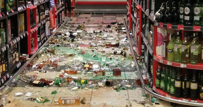 Снимка фейсбукСреднощен екшън в София 41 годишен мъж е изпотрошил