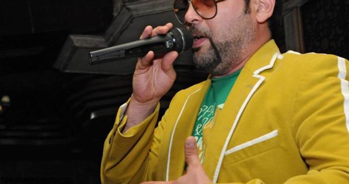 Снимка БулфотоУстата в типичния си стил обявява датата на музикалната