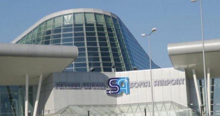 Митничарите на летището в София спипаха 1000 кг прекурсор за
