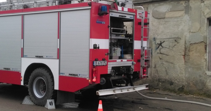 Заведение се запали в столичния кв Изток съобщава novini bg Заради пожара