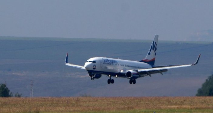 Снимка БулфотоМъгла предизвика закъснение на полети от Летище Варна Видимостта