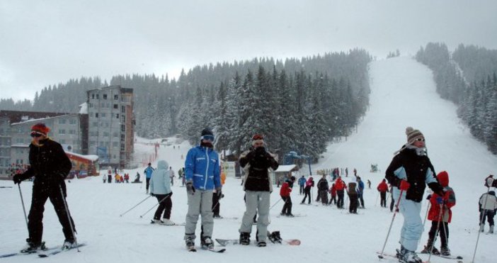 Снимка Булфото52 годишен турист от София е починал на ски писта  Кулиното над