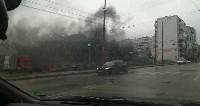 Около 10:30 до пожарната във Варна е постъпил сигнал за