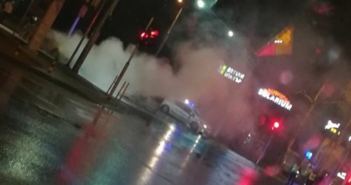 Таксиметров автомобил се взриви на пловдивски булевард тази вечер, съобщи TrafficNews.bgАвтомобилът